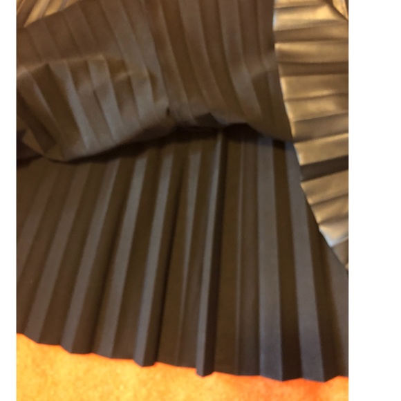 Glamorous black faux leather pleated mini skirt - Picture 5 of 5